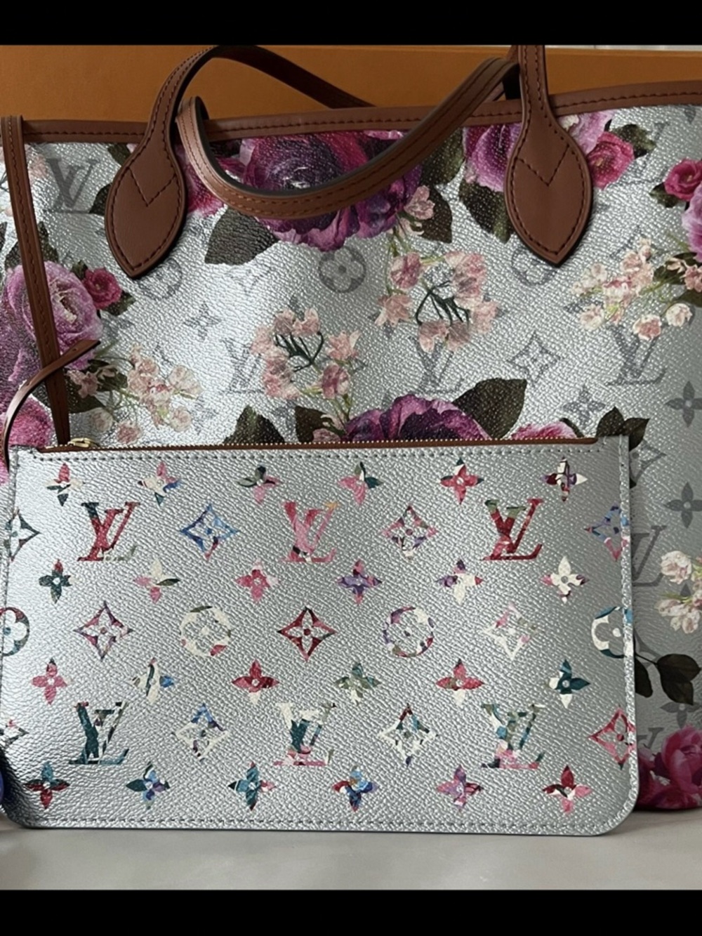 Louis Vuitton Neverfull Garden Pouchette in Metallic Silver - Picture 7 of 14
